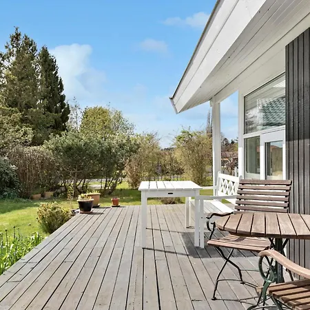 בית נופש Stunning In With Wifi Dronningmølle